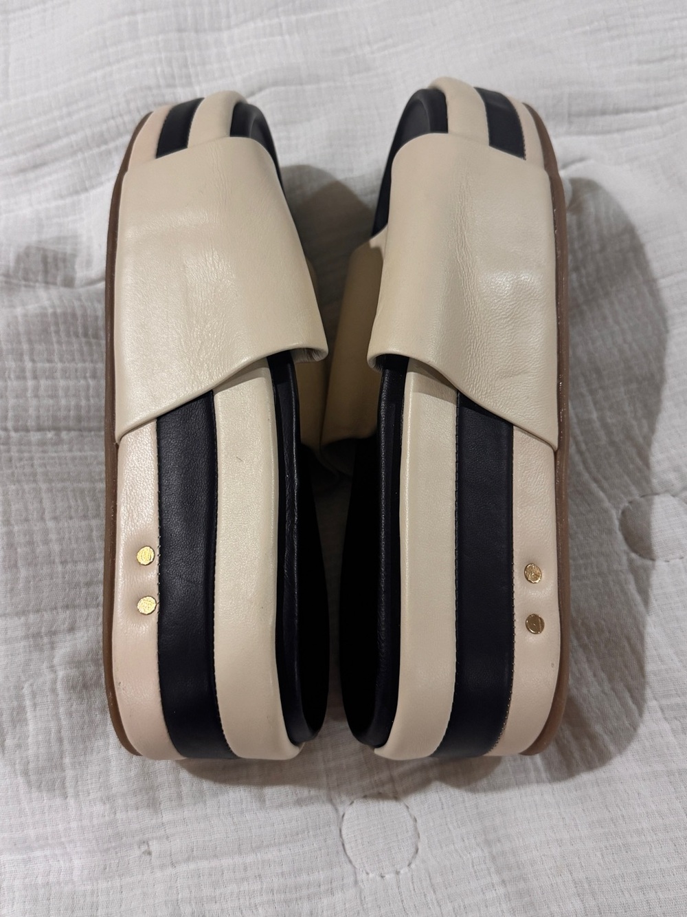 Beek Albatrose  Cream and Black Platform Slide Sz 7 - Picture 2 of 4